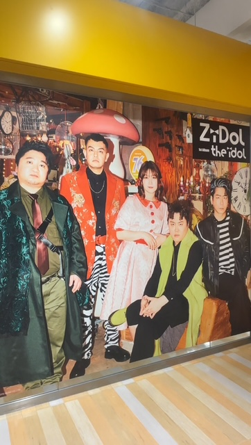 TOWER_NUchaya's tweet image. ˗ˏˋ🤍#ZiDol ①🖤ˎˊ˗
ピン芸人 #kentofukaya プロデュース
アイドルZiDol遂に今週強制CDデビュー❕㊗️
1st アルバム『#theidol』品切れしていた
初回A/初回Bとたくさん入荷しました❕
店舗限定施策盛り沢山で
入ってすぐの場所で特大サイズで展開中👍🏻
本日もお待ちしてます❕
#ZiDol_1stAlbum_theidol