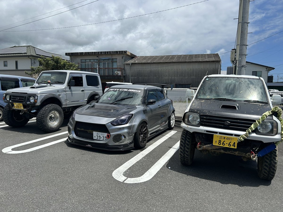 突発林道探索
スイスポも牽引フック付けてやる気満々？