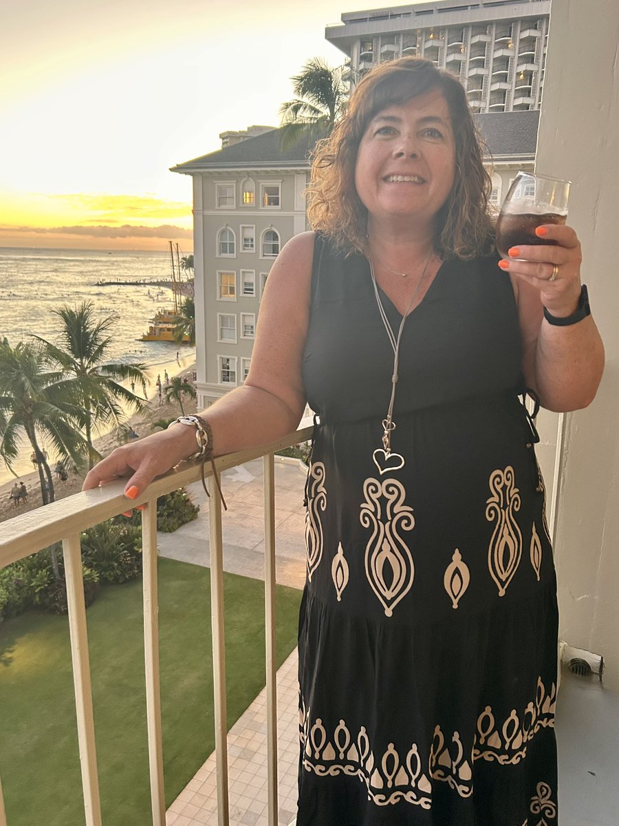 Jane_Arthur_'s tweet image. I think this might be my best holiday ever #Hawaii #Oahu #Waikiki #Pacific 🌴☀️🌊🍹🍍🥥🌅 #relaxing #peaceful #soothing #calm #content