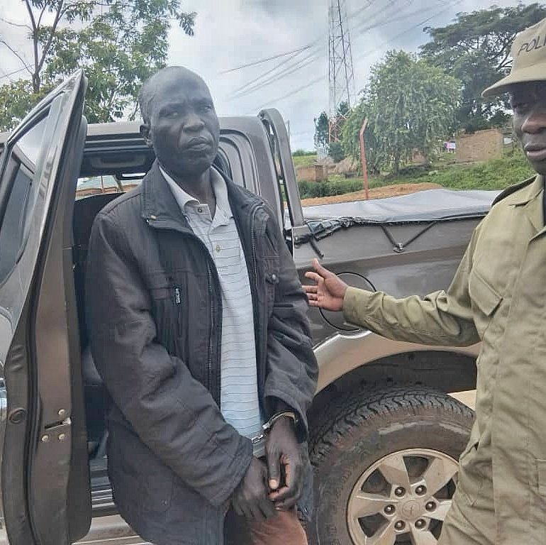 keith__klein's tweet image. He was also ordered to refund the money, which he did. The court also issued a warning to all civil servants about the consequences of stealing money intended for poverty eradication programs.(2)
#ExposeTheCorrupt