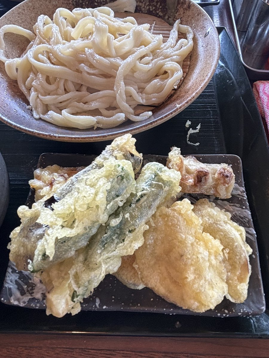 msyucchie's tweet image. 今日のお昼ごはんは『武蔵野うどん 竹國 川越池辺店』さんで、お久しぶりのフードファイト🔥✨
今日は冷汁うどん、野菜の天ぷらとちくわ天の取り放題を二皿で💪✨
今日もお腹いっぱいです🐷💕
私が痩せられる日は来ません😆👍
#竹國
#川越池辺店
#肉うどん
#武蔵野うどん
#埼玉うどん
#うどん