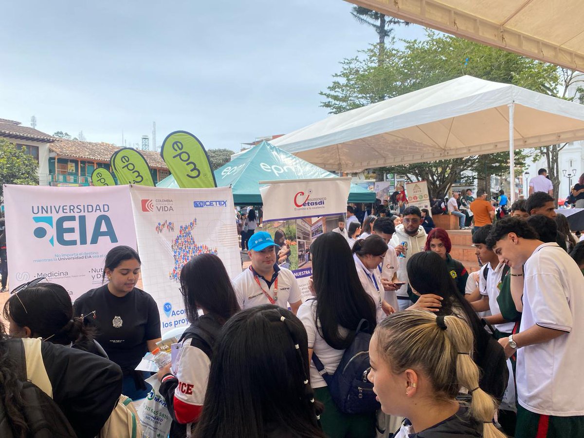 ICETEX's tweet image. Estuvimos #ImpulsandoOportunidades en la 'Feria Universitaria' en #Marinilla, un espacio que contó con la participación de 40 Instituciones Educativas. ¡Seguimos llegando a los territorios con nuestra oferta de créditos, fondos condonables y becas para #QueLoPrimeroSeaEstudiar!
