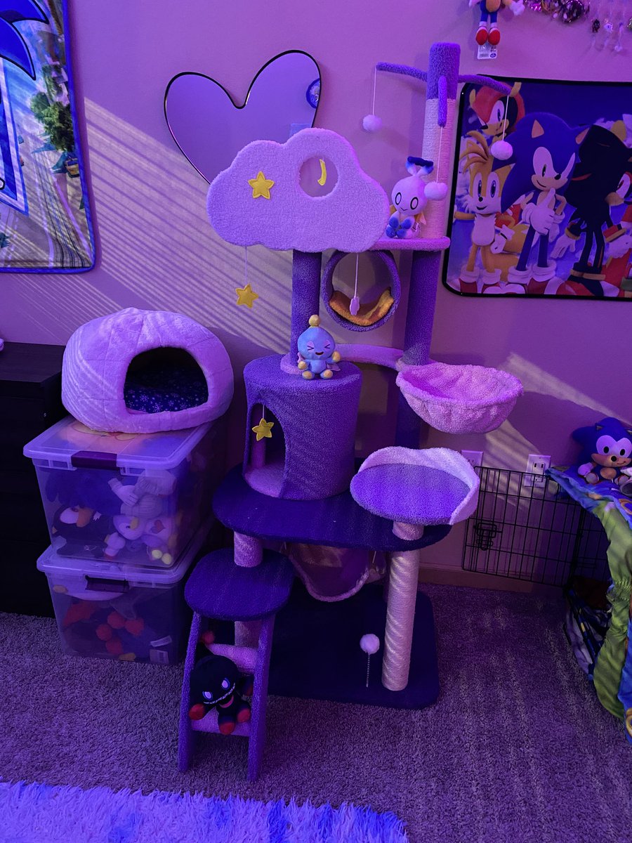HandsomeKrow's tweet image. Literally just listened to music with oomf like all day long while I built this