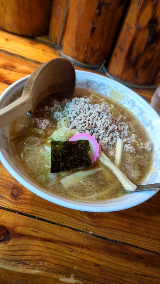 ひき肉です！！

#めちゃめちゃ唇ぷるっっっっぷるてっっっっかてかwww