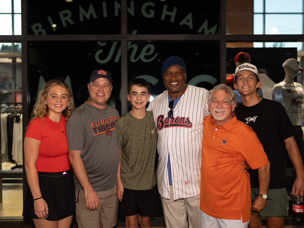 j_updegraff's tweet image. Really cool meeting Bo Jackson tonight at the Barons game.