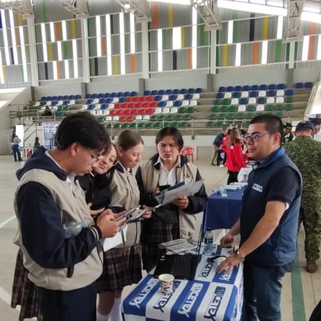 ICETEX's tweet image. ¡#ImpulsandoOportunidades en San Miguel de Sema, Boyacá! Estuvimos en la 'Feria Universitaria' que se llevó a cabo en el Complejo Cultural y Deportivo, con asistencia de alrededor de 500 estudiante y 12 Instituciones de Educación Superior. #QueLoPrimeroSeaEstudiar 📝