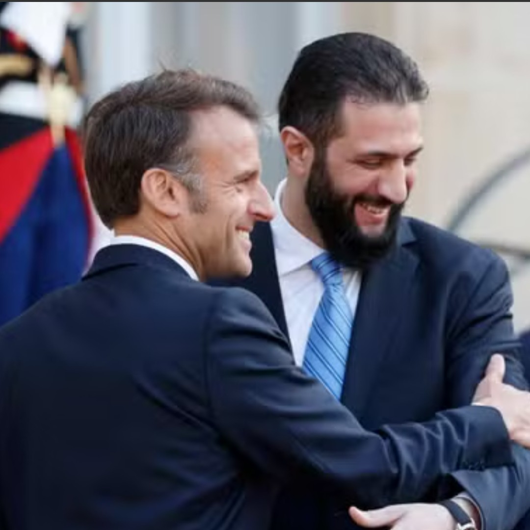 gauchecaca's tweet image. La lutte contre le terrorisme vue par Emmanuel Macron, Président de la République française, réélu par le peuple français.