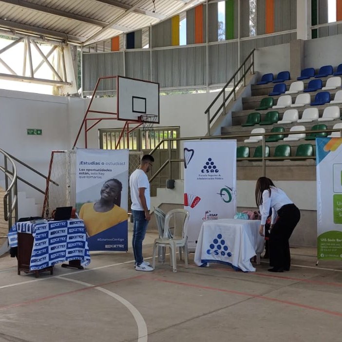 ICETEX's tweet image. ¡#ImpulsandoOportunidades en San Miguel de Sema, Boyacá! Estuvimos en la 'Feria Universitaria' que se llevó a cabo en el Complejo Cultural y Deportivo, con asistencia de alrededor de 500 estudiante y 12 Instituciones de Educación Superior. #QueLoPrimeroSeaEstudiar 📝