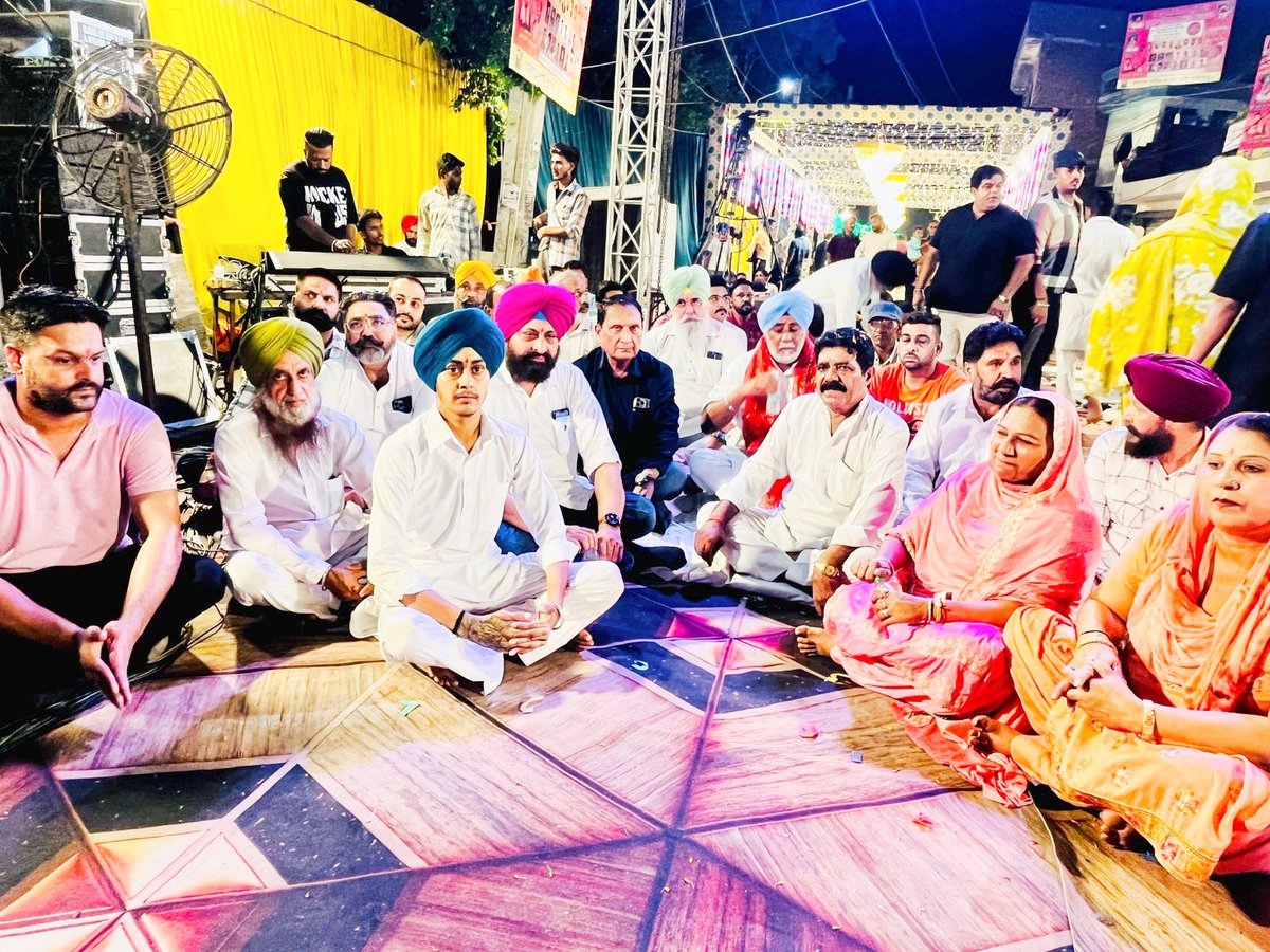 randeep_nabha's tweet image. 🛕 25 जुलाई 2025 (शुक्रवार) को जय मां काली एकता क्लब द्वारा आयोजित भव्य जागरण में मुख्य अतिथि के रूप में ज्योति प्रचंड करने की पावन रस्म निभाने का सौभाग्य प्राप्त हुआ।
इस श्रद्धामय अवसर पर #हलका_अमलोह के कांग्रेस नेता और कार्यकर्ता भी साथ रहे और अपनी गरिमामयी उपस्थिति से मान…