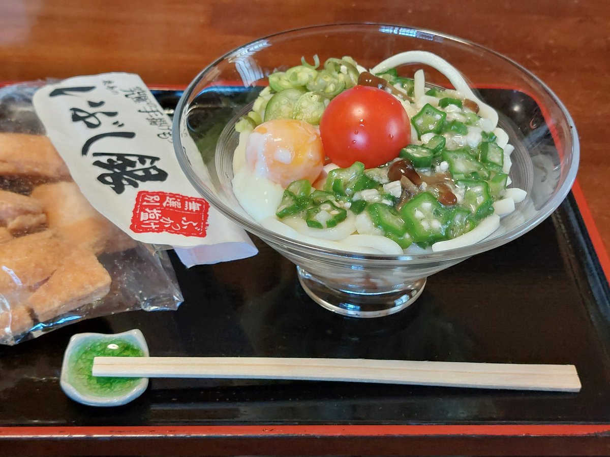 dHuHBSNDDW6QiBo's tweet image. 井坂さん♡りさりさ
こんにちわ-🌞
今日のお昼は〝ぶっかけうどん〟
失敗した温泉玉子も
のせちゃうよ-😁
6時から外仕事で汗ダラダラ
ぶっかけ塩で塩分も補給✌️
りさりさ!
代打楽しみにしてますねぇ🎵
#isakalive