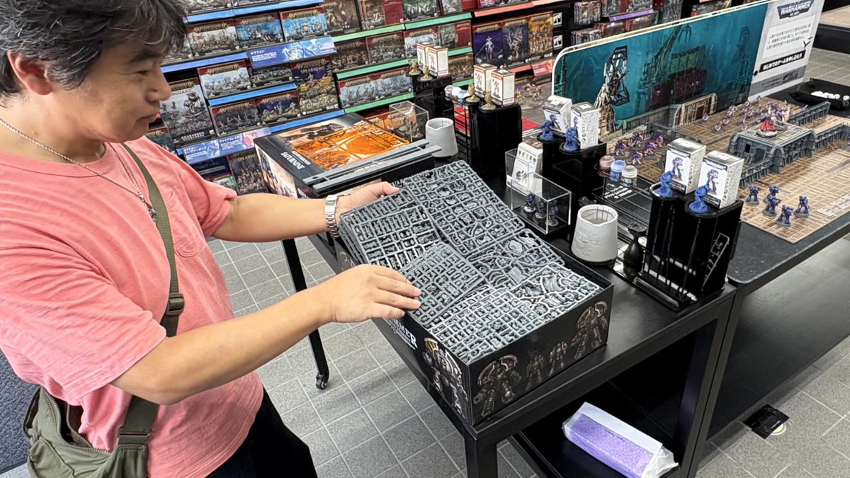 Warhammerjim's tweet image. サタナインBOX....
_人人人人人人人人人人人_
> 開封の儀!!!!! <
 ̄Y^Y^Y^Y^Y^Y^Y^Y^ ̄
プラスチックが溢れてくる!!!!