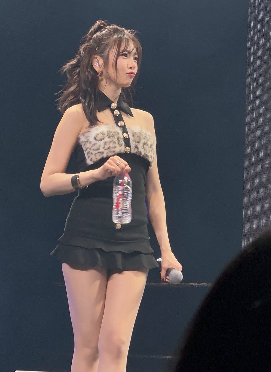 penrosestairz's tweet image. sheβs soooo cute π #JIU
#UAU #Dreamcatcher_UAU #μ μμ
#UAUinUSA #UAUinNYC #UAUinNewYork