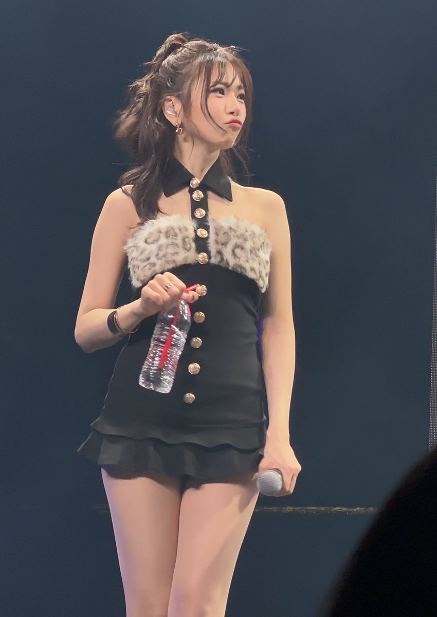 penrosestairz's tweet image. sheβs soooo cute π #JIU
#UAU #Dreamcatcher_UAU #μ μμ
#UAUinUSA #UAUinNYC #UAUinNewYork