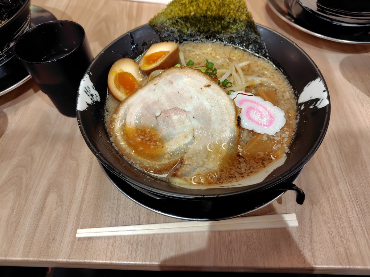 cona_5757's tweet image. こじょかなさんに案内してもらってラーメン屋へ