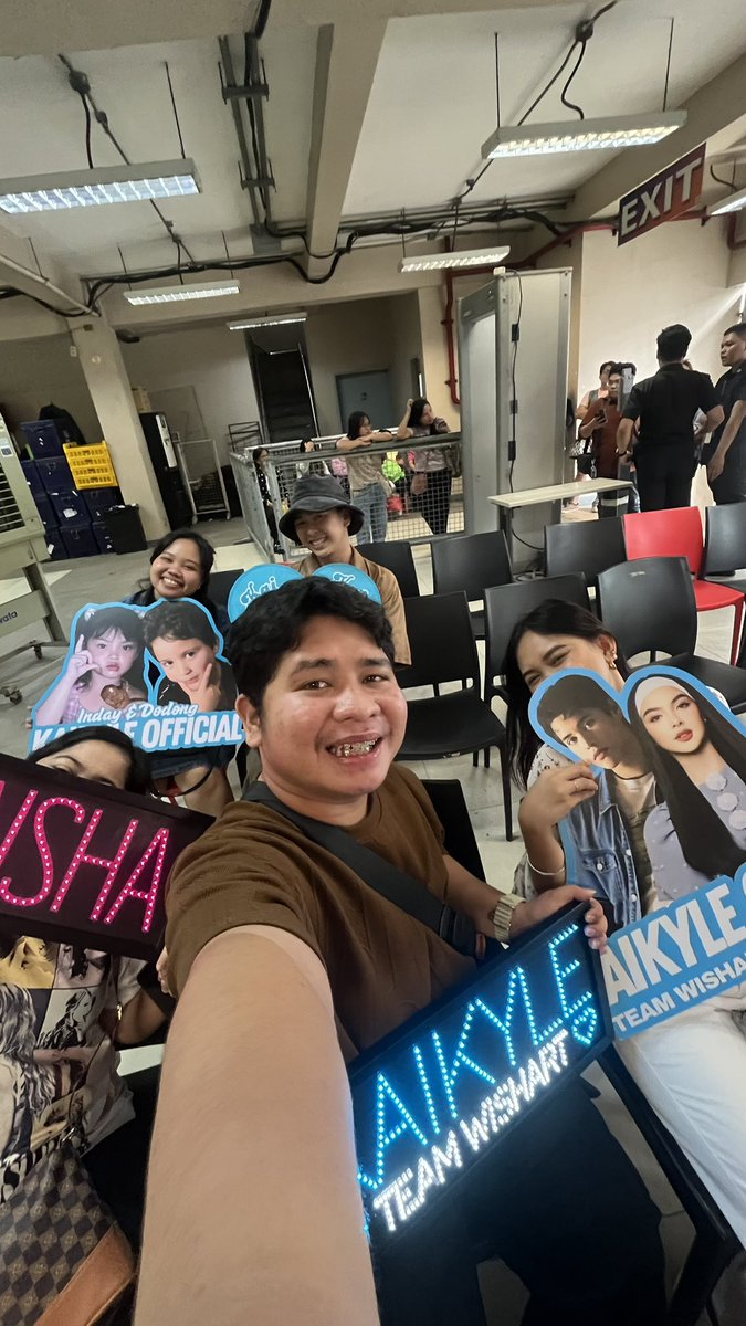 TeamKaiKyleOFC's tweet image. Our dedicated Team Live showed up early and lined up without any assurance of getting in—just for a chance to see KaiKyle up close!
Let’s show them our appreciation. Reply with “Thank you, Team Live” as many times as you can!
FUNTASTIC TANDEM KAIKYLE