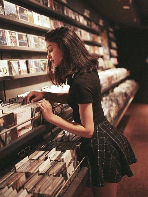 Bella6Michelle's tweet image. I know you refuse to get involved
You won&apos;t help me out none
You run around like a paperdoll
Pretending it&apos;s fun
Oh baby please don&apos;t run🎶💕