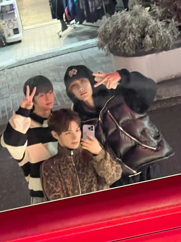 nxxshimi's tweet photo. My favorite genre of xikers photos https://t.co/JRbT0jw7kx