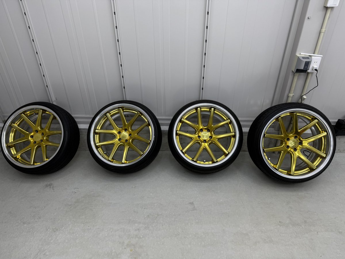 #ホイール売ります
WORK GNOCIS CV203
PCD100
19インチ Wディスク 9.5J+38 9.5J+25
+25の方のタイヤは使えます。
8万送料別でどうですか？
置き場がないので売り切りたいです