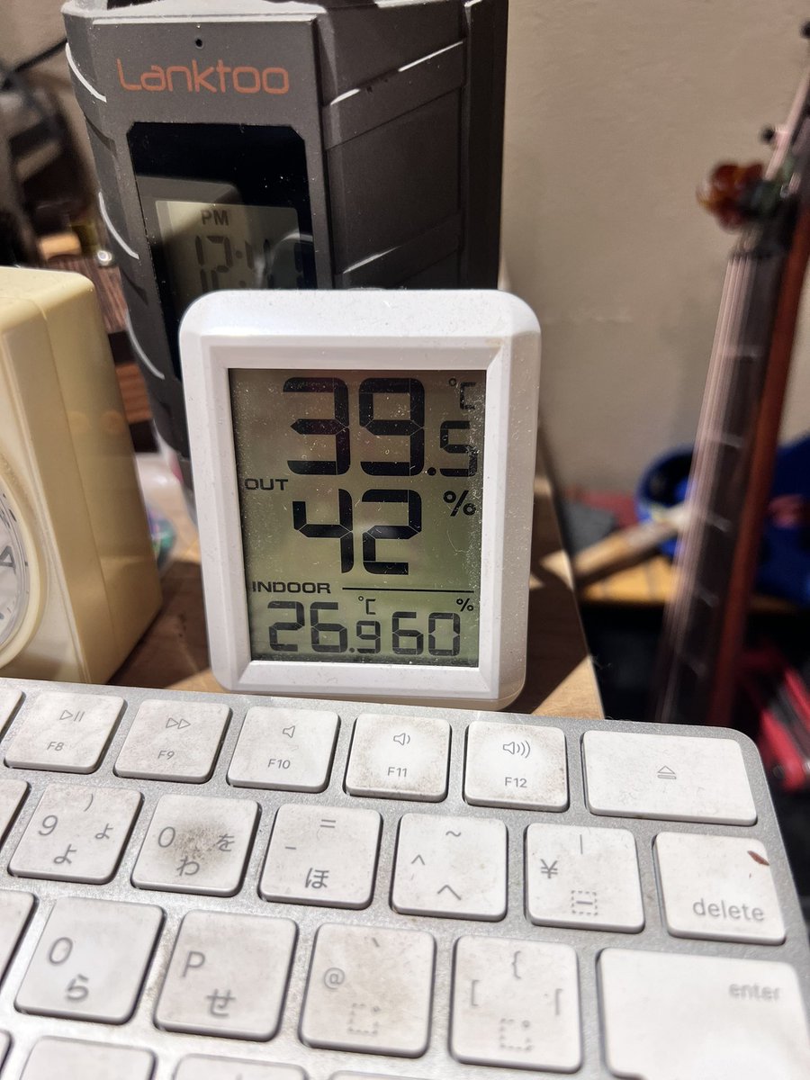 HowaSeiki's tweet image. 店の前のアスファルト上で温泉卵作って売るかな？