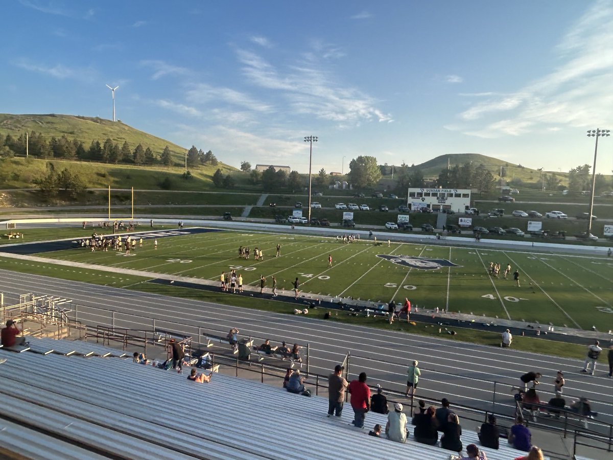 We appreciate the Black Hills Youth Football League for allowing ⁦<a href="/HardrockerFB/">South Dakota Mines Football</a>⁩ the opportunity to come out and coach up your players. Great to see these kids come out and compete.