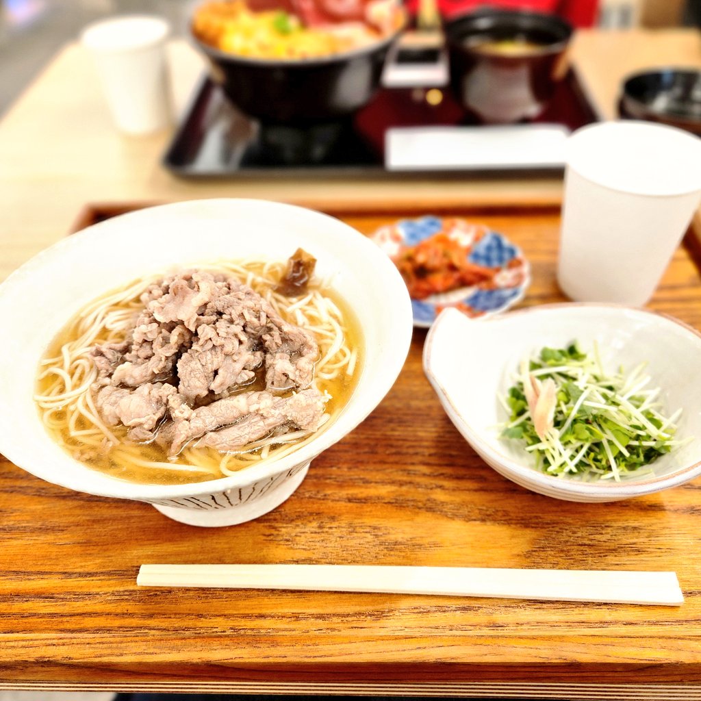 WorryForDinner's tweet image. 牛肉そうめんと
グランマスカットフラペチーノ
#お昼ごはん
スタバの店内グラス初めて🔰😆