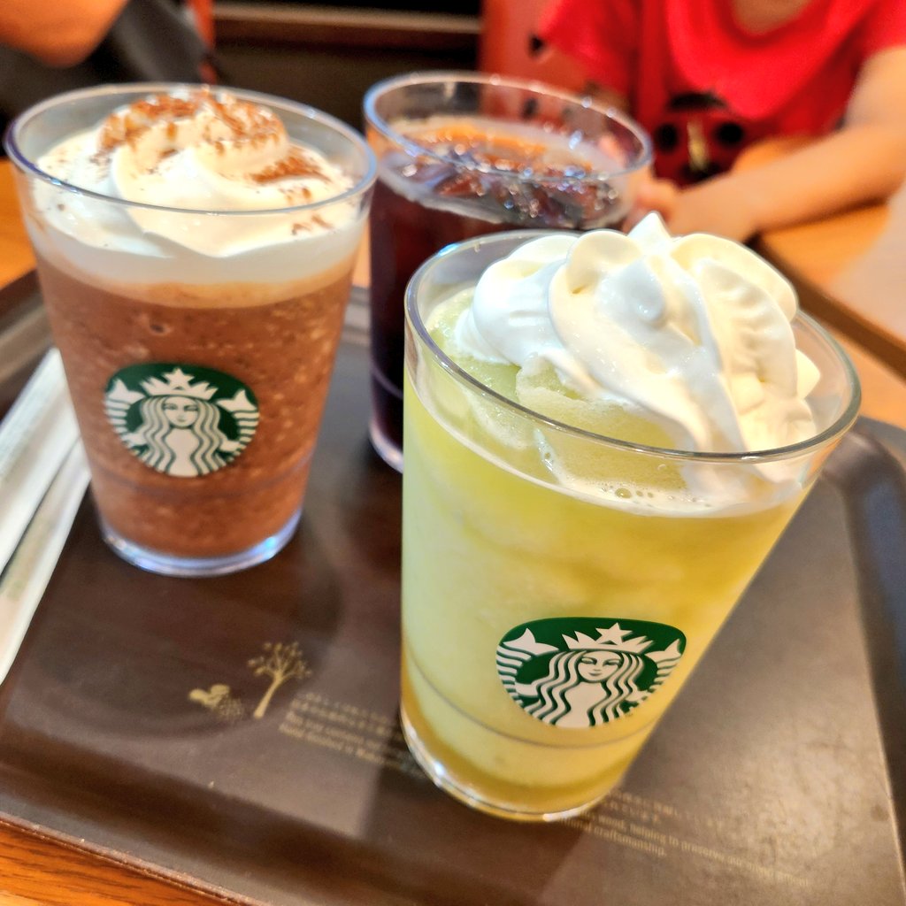 WorryForDinner's tweet image. 牛肉そうめんと
グランマスカットフラペチーノ
#お昼ごはん
スタバの店内グラス初めて🔰😆