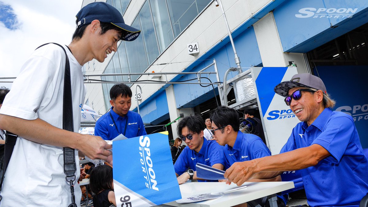 午前のフリー走行ではドライバーが交代しながらセッティングの詰めを行いました💪ピットウォークは大盛況！ 多くの九州のファンの方々に応援にお越しいただけました！

#honda #spoonsports #S耐