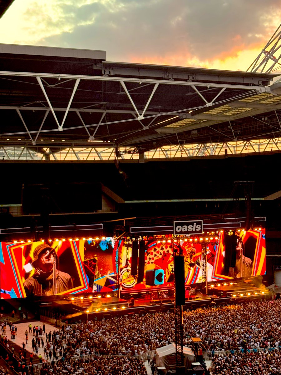 geekblitz's tweet image. Oasis at the big smoke! 😎  
#Oasis #OasisLive25 #OasisLondon #OasisWembley #madferit #Rkid