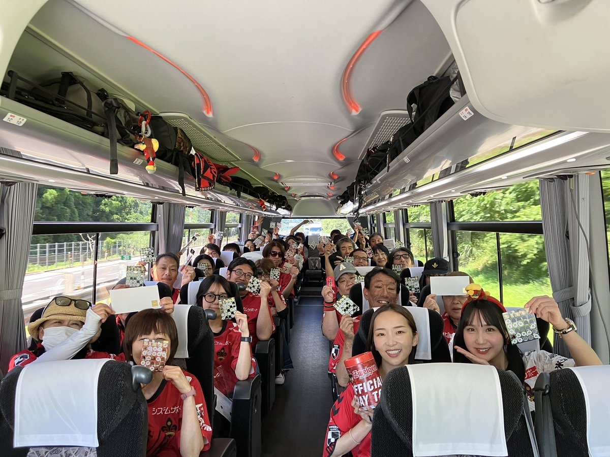 _Go_Vacation's tweet image. 【#ツエーゲン金沢オフィシャルアウェイツアー】
バスは滋賀県に突入!
車内ではビンゴ大会で盛り上がりました〜🥳
#zweigen
#ほくりくアイドル部
#Govacation
#アウェイツアー