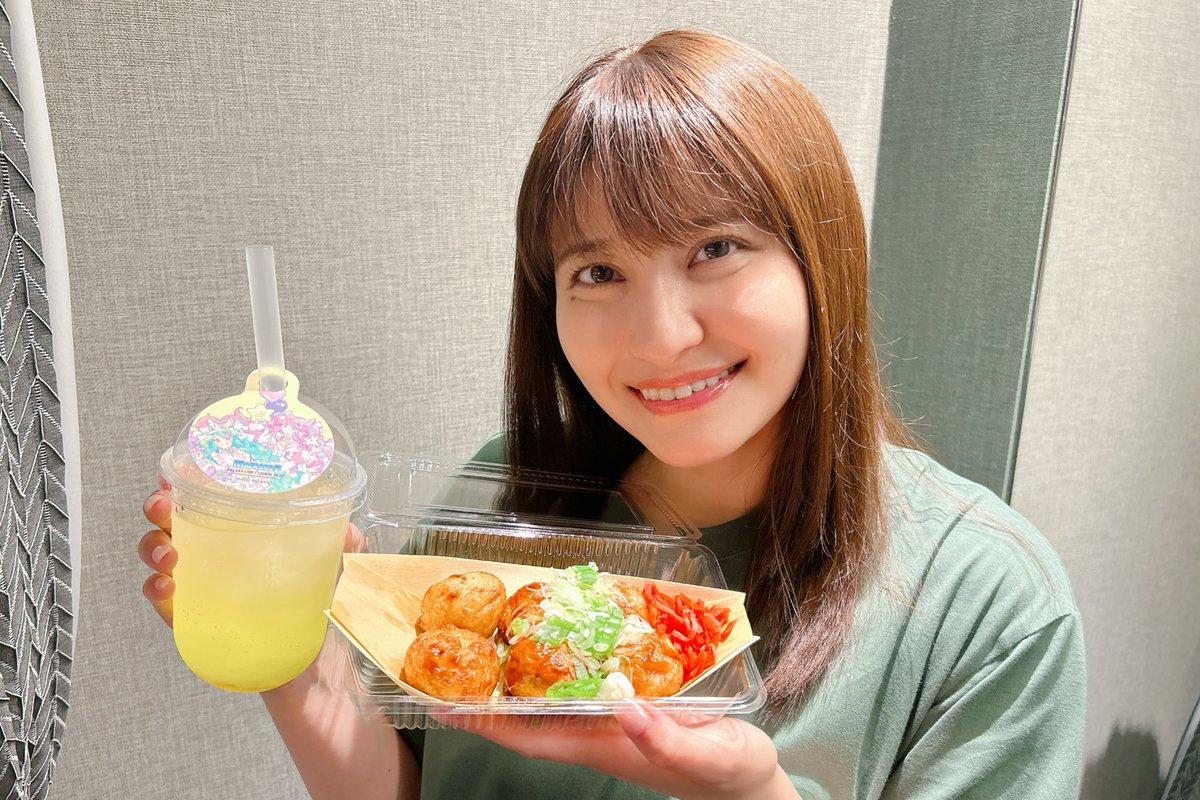 #マクロスF #ギャラクシーライブ
「キラッ☆星間飛行サイダー」と
「オオサンショウウオさんたこやき」（オオサンショウウオさんたこやき！？！？？）
いただきました〜💚✨