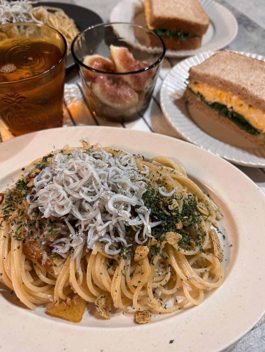14_sharrow's tweet image. しらすのペペロンチーノとたまごサンド
無花果すき👌🏻 ̖́-︎
