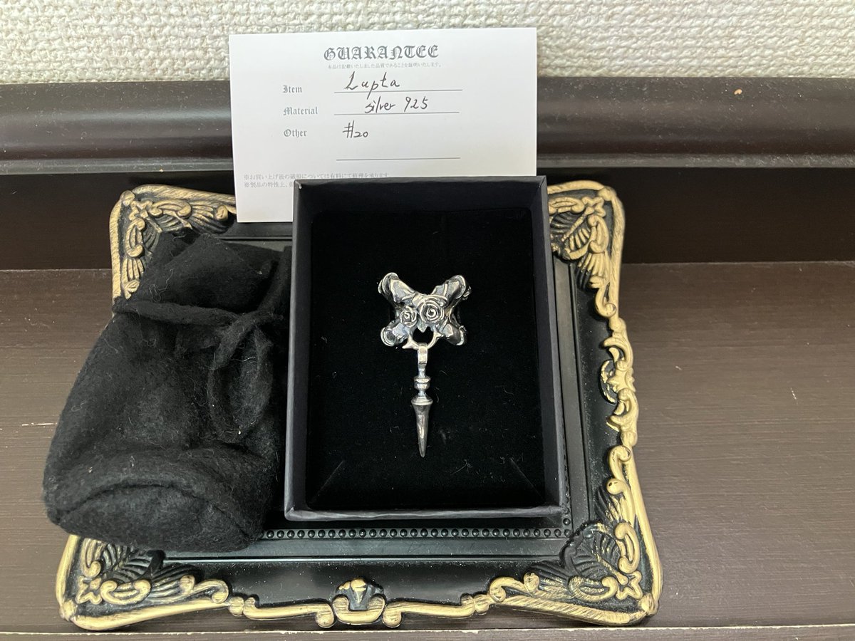 wina1AC's tweet image. 自分への誕生日プレゼントという事で、Lunowellのlupta購入しました!😁
デザインの格好良さは勿論、この揺れるチャームの杭が最高!👍
このluptaとindexはLunowellを知った時からずっと気になってたリングなので、こうして揃えられたのは本当に嬉しい!😊
gIIIさん、俺は夢を叶えたぜ!💪
#Lunowell