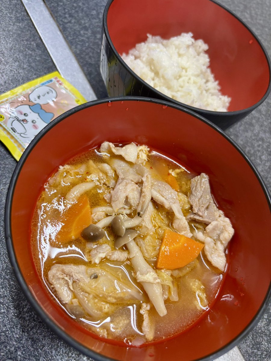 ssm_yokosuka046's tweet image. 安定に夜更かしだけど目覚めは良かったので、出発前に一汗、、
プロテイン後はちゃんこ食べて出発後にはアイスでクールダウン🍨
そんなわけで、今日も一日頑張ります🫡