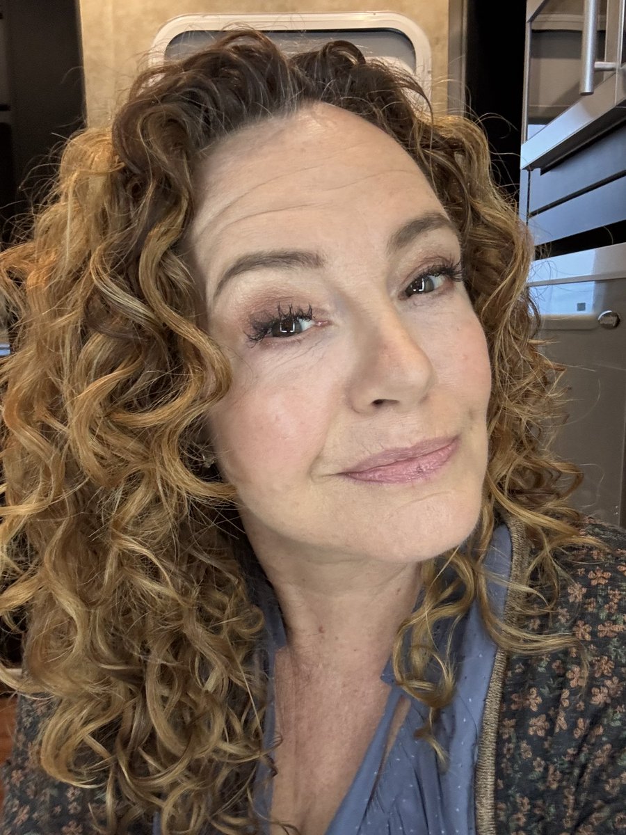 Eshakka zorga sigadi Ayollarning anuslari va mushuklarining yaqindan fotosuratlari