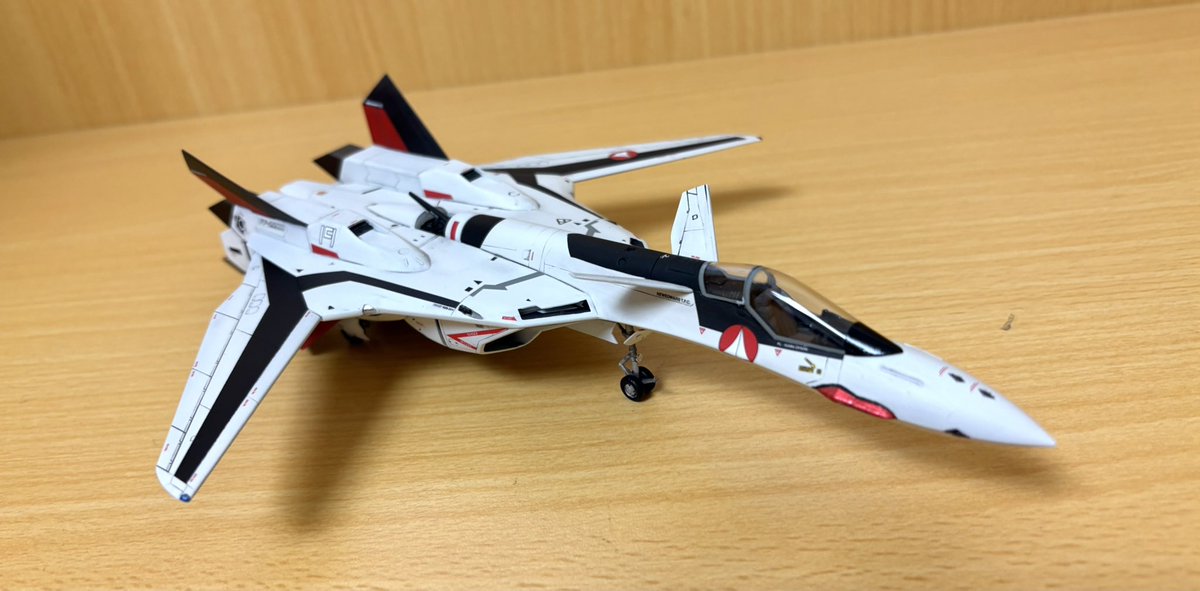 msa0011extbst's tweet image. YF-19完成しました。
機体色は白に近いセールカラー系、適当調色、ほぼ白ですね😓
胴体がパーツ2枚の貼り合わせで、デカいので苦労しました。
最近、ハセガワマクロスが楽しい😊
あんなに苦労するのに😥
苦労が快感、変態です😜
#マクロスモデラーズ
#マクロスプラス
#ハセガワ