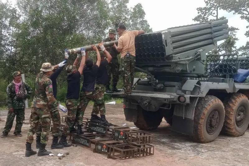 debashish017's tweet photo. We pray to all the sacred objects, the spirits of our ancestors, to help protect our soldiers who are defending our country ..

see more https://t.co/ZqF1vhQXbQ

#Cambodia
#cambodiaopnedfire 
#cambodiaopenedfirefirst https://t.co/PfHp7H8tYz