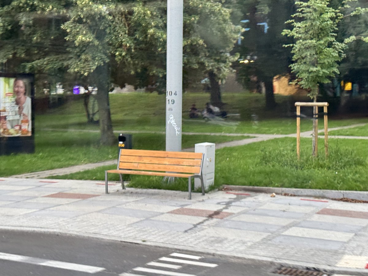 Pod dworcem PKS w Szczecinie powstała wioska inżynierów. Godz. 5:40, 26 lipca 2025. 
#MasowaMigracja