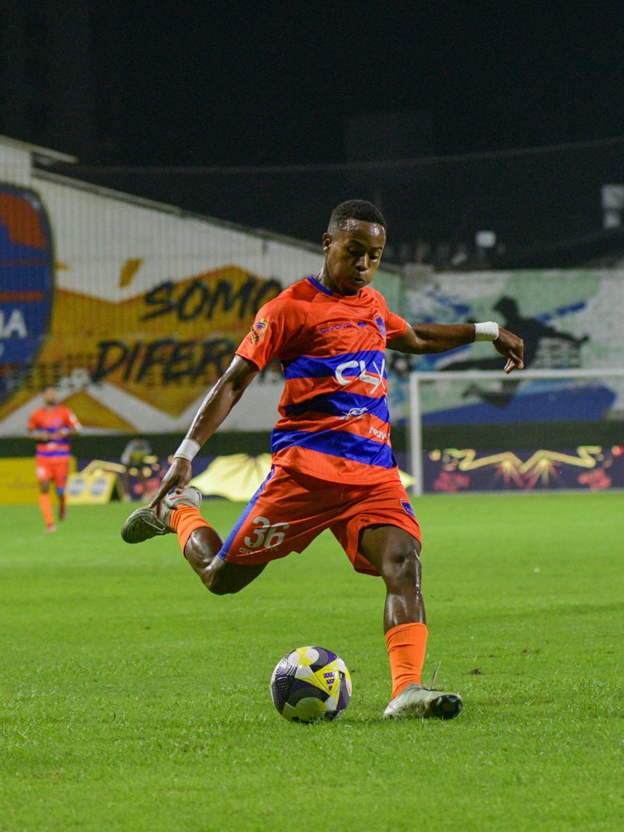 LigaFUTVE's tweet image. 🙌🏼 • Siempre habrá cancha para los chamos en @la_academiapc: ¡Jhosniel Beleño es de primera!
🤩 • El jugador de la generación 2004 sumó sus primeros minutos en la @LigaFUTVE de la mano de Eduardo Saragó
👊🏼 • Beleño venía acumulando un importante rodaje profesional con el…