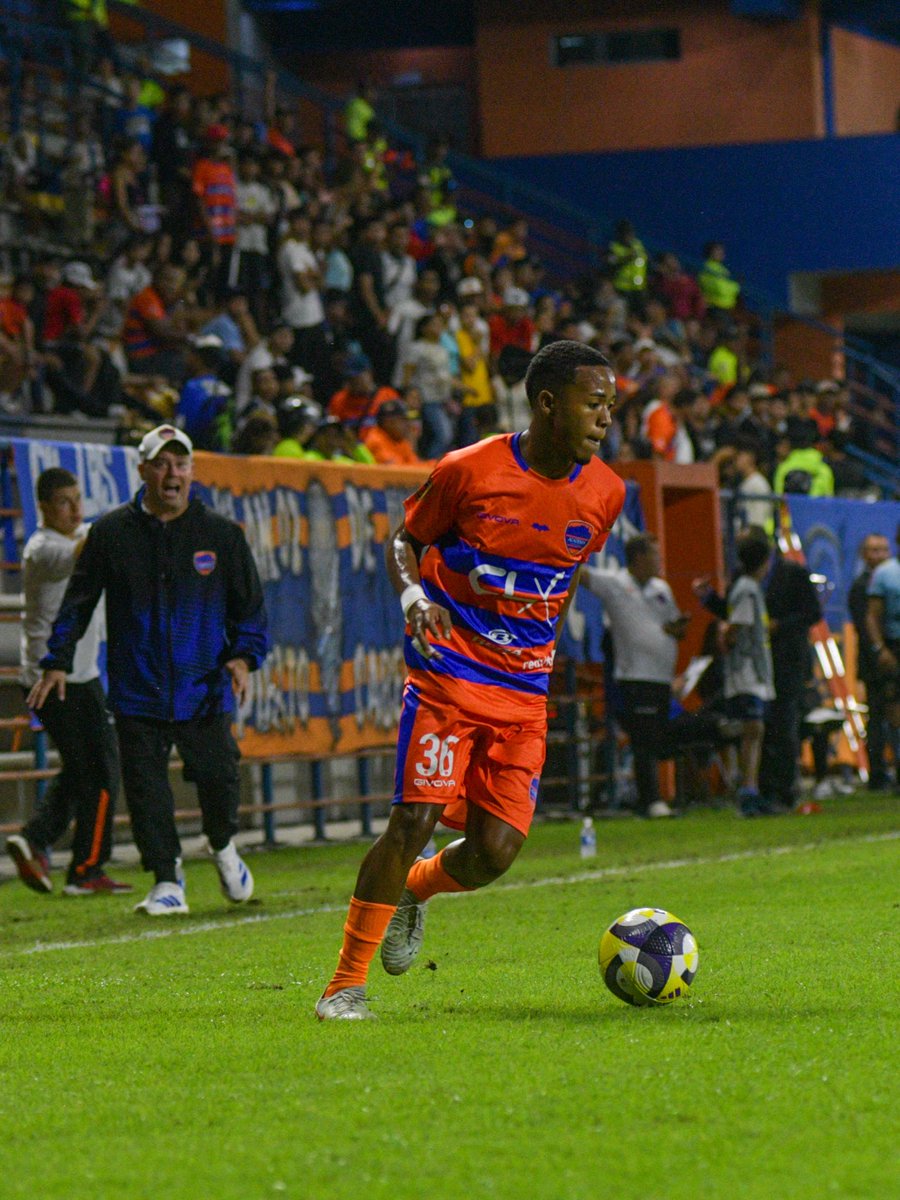 LigaFUTVE's tweet image. 🙌🏼 • Siempre habrá cancha para los chamos en @la_academiapc: ¡Jhosniel Beleño es de primera!
🤩 • El jugador de la generación 2004 sumó sus primeros minutos en la @LigaFUTVE de la mano de Eduardo Saragó
👊🏼 • Beleño venía acumulando un importante rodaje profesional con el…