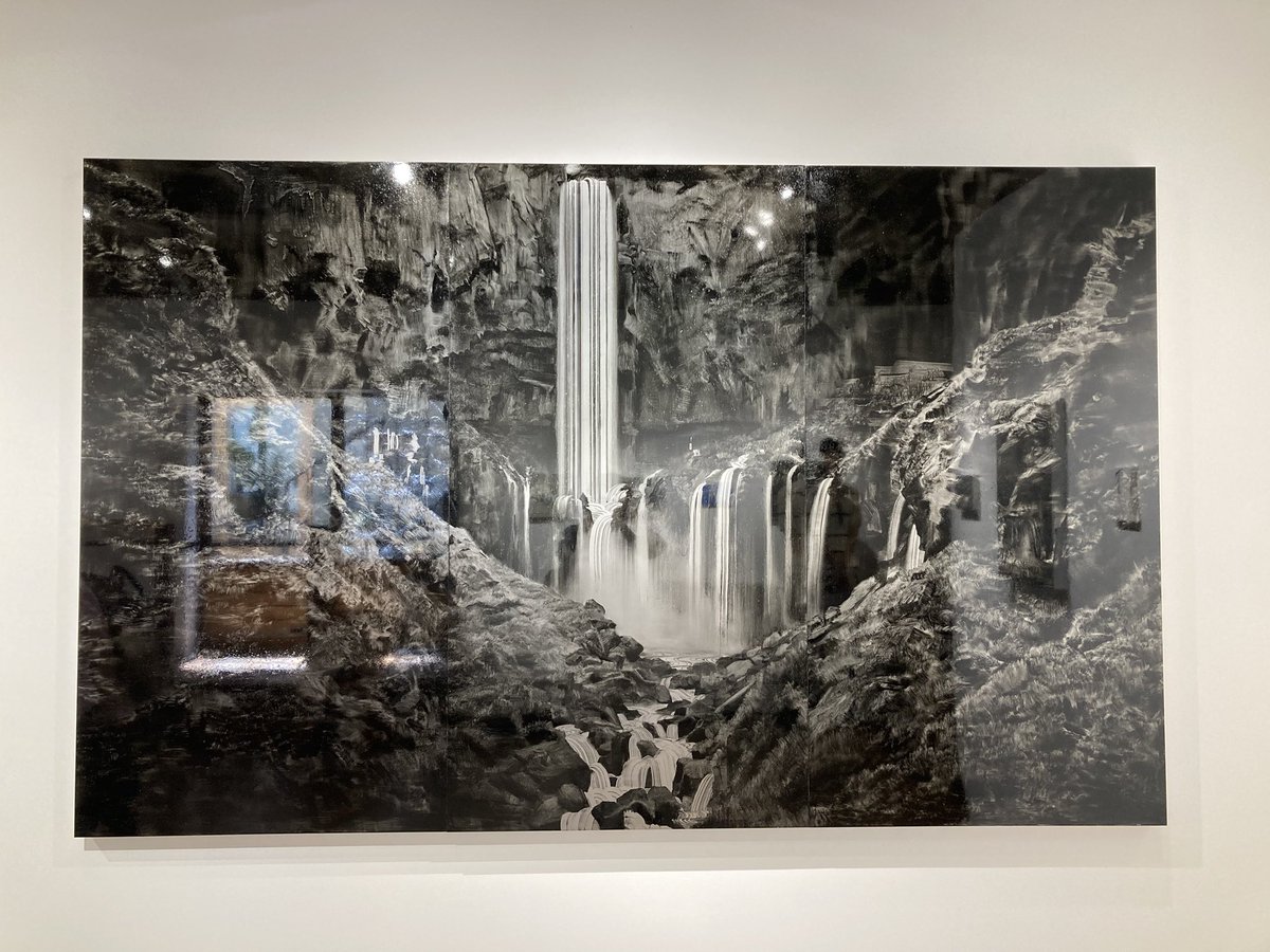 itotonbo01's tweet image. 上野
Route Gallery
村松辰之介
鈴木詠士
「MONO SCAPE」
2025/7/27まで
藝大油画の2人展。アルミニウムに描いた鳥や風景が日本画を思わせる村松さん、分解されたエアガンや虫を描く鈴木さん。行ってよかった。
東京都台東区東上野4-14-3 2F
上野入谷口から3分(入谷改札から6分)