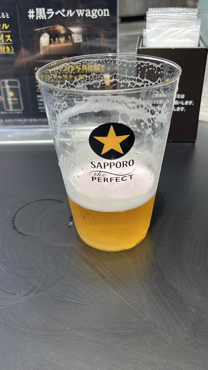 1002linnao's tweet image. 博多駅でサッポロ黒ラベルを堪能‼️
#黒ラベルwagon 
#PR