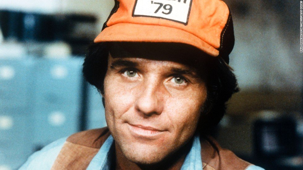 DrBuzz_Forensic's tweet image. Actor Kiel Martin was #BornOnThisDay, July 26, 1944. Remembered for his role as "Detective John 'J.D.' La Rue" on the #1980s TV drama, Hill Street Blues. After battling an addiction to alcohol & cigarettes he passed in 1990 (age 46) from #lungcancer. #RIP #GoneTooSoon #BOTD #hunk