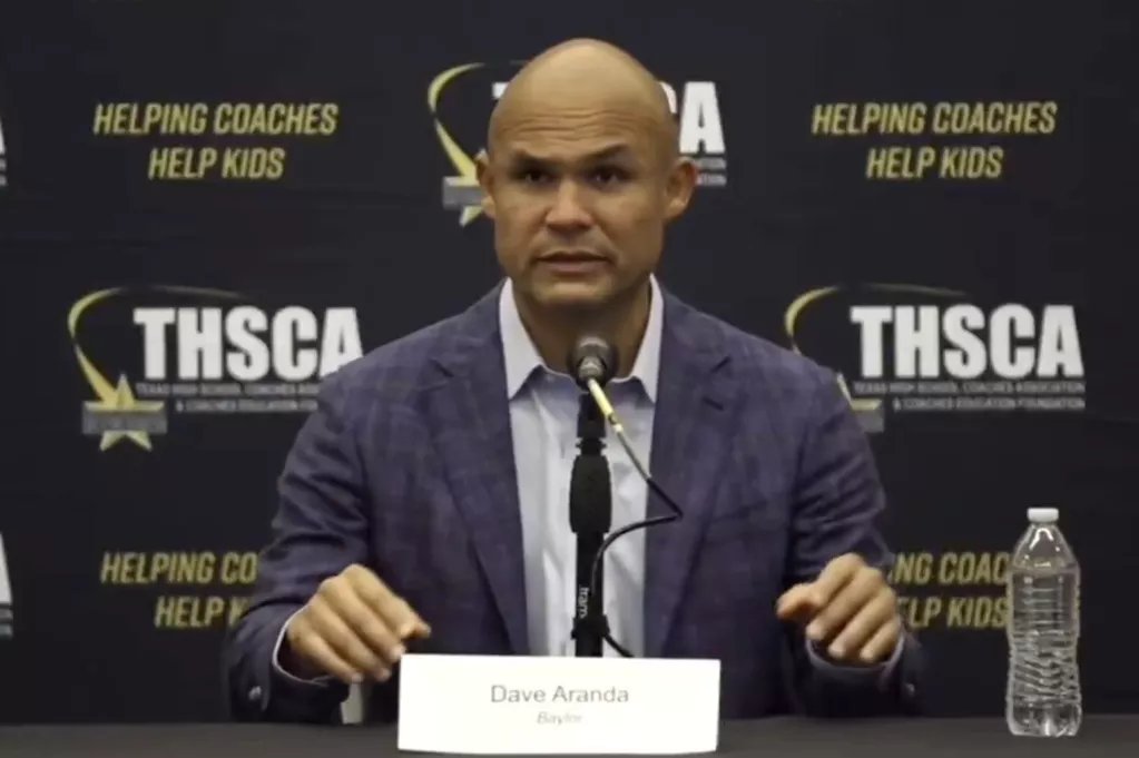 MirrorUSSports's tweet image. Dave Aranda's Baylor recruiting pitch lost in bizarre Wolf of Wall Street reference
themirror.com/sport/american…