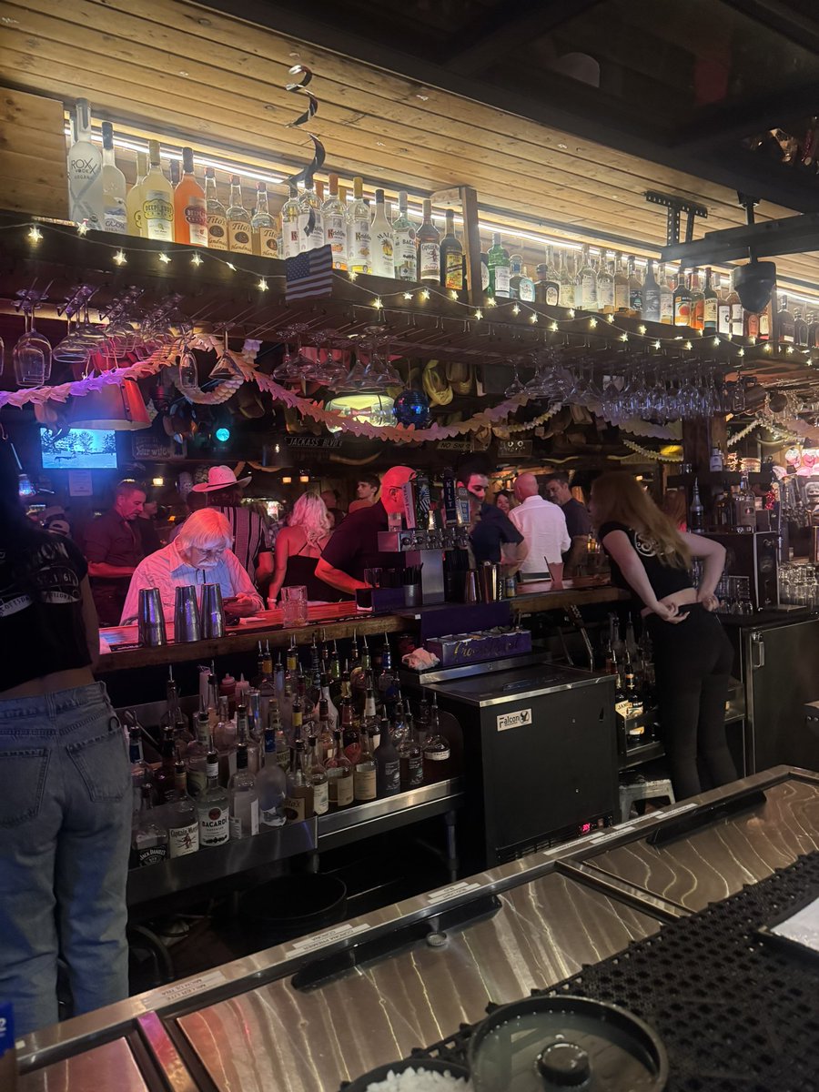kempton_timothy's tweet image. Dive bars like I’m @the_P_God