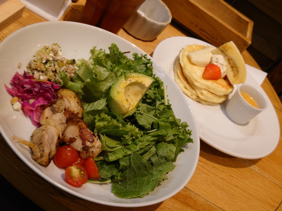 Akito_midnight's tweet image. 健診終わり！！！
お腹ペコペコだったのでモリモリ食べたし、外は暑いから涼しい環境に逃げて過ごそうっと💪