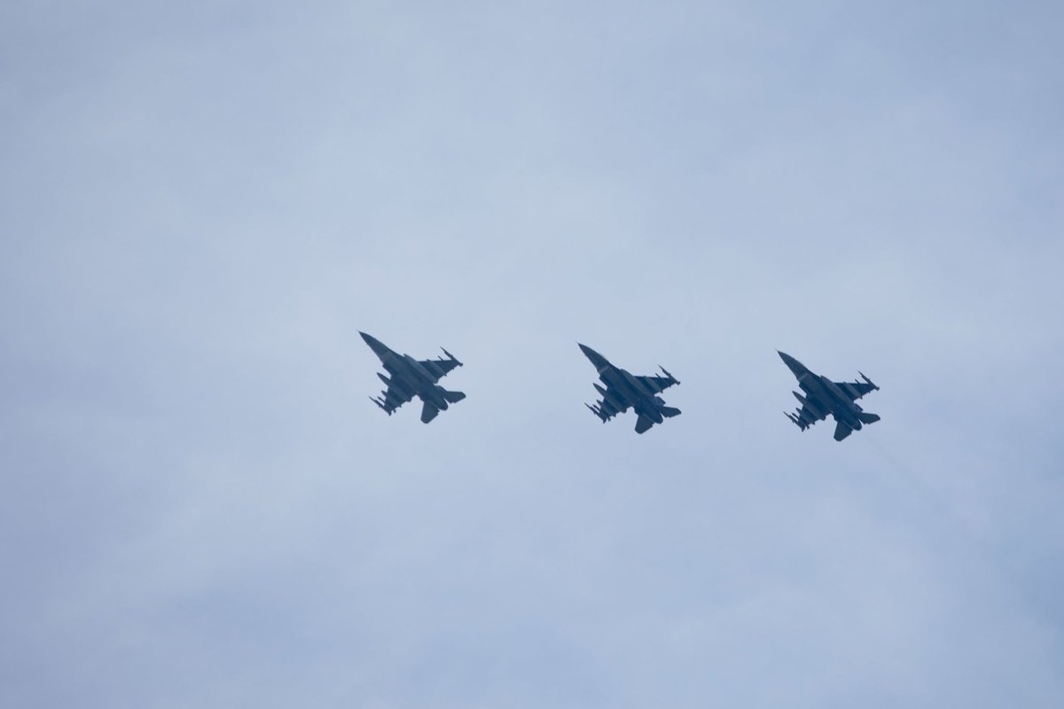 PACAF's tweet image. 💪PACAF Airmen coming in full force with U.S. Marines alongside Japan Air Self-Defense Force! A shared mission enhancing our interoperability. This is how we are #StrongerTogether.
@JASDF_PAO_ENG @USMC #AlliesAndPartners #REFORPAC25