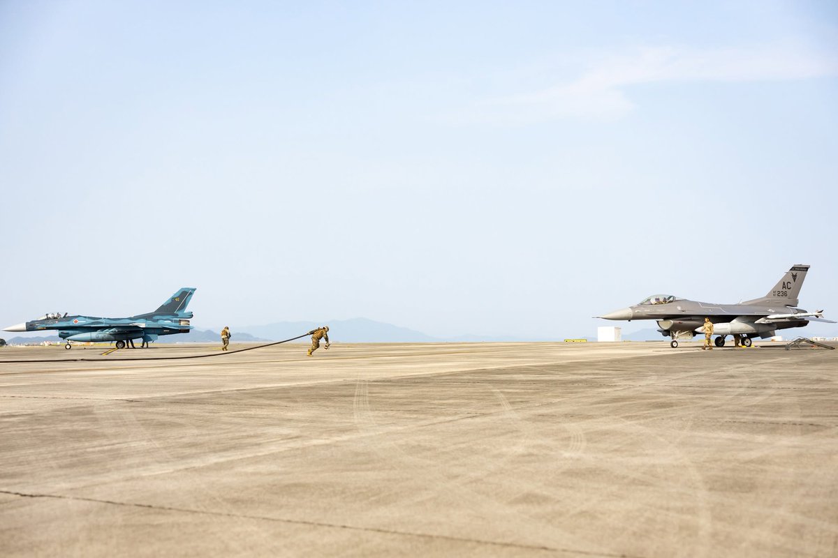 PACAF's tweet image. 💪PACAF Airmen coming in full force with U.S. Marines alongside Japan Air Self-Defense Force! A shared mission enhancing our interoperability. This is how we are #StrongerTogether.
@JASDF_PAO_ENG @USMC #AlliesAndPartners #REFORPAC25