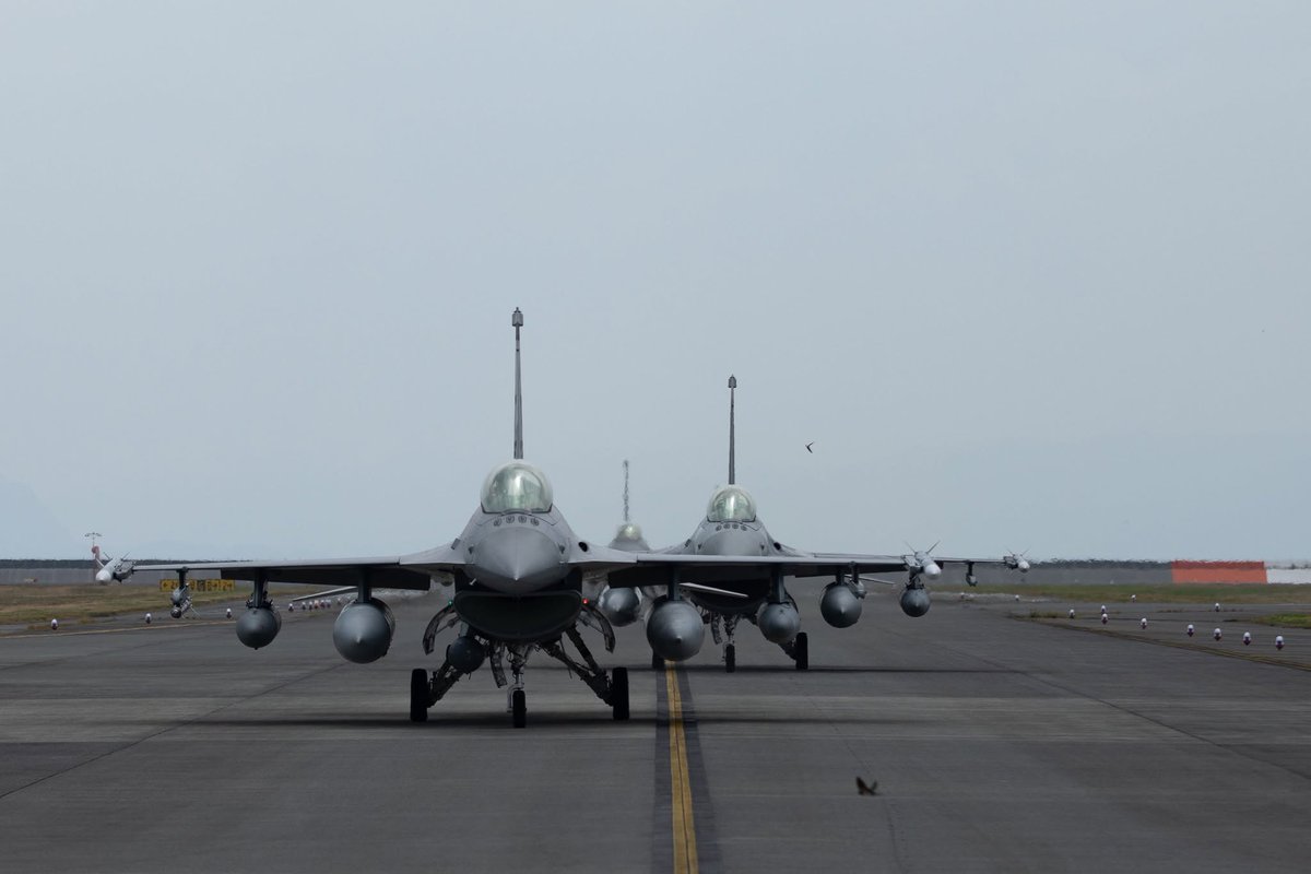 PACAF's tweet image. 💪PACAF Airmen coming in full force with U.S. Marines alongside Japan Air Self-Defense Force! A shared mission enhancing our interoperability. This is how we are #StrongerTogether.
@JASDF_PAO_ENG @USMC #AlliesAndPartners #REFORPAC25
