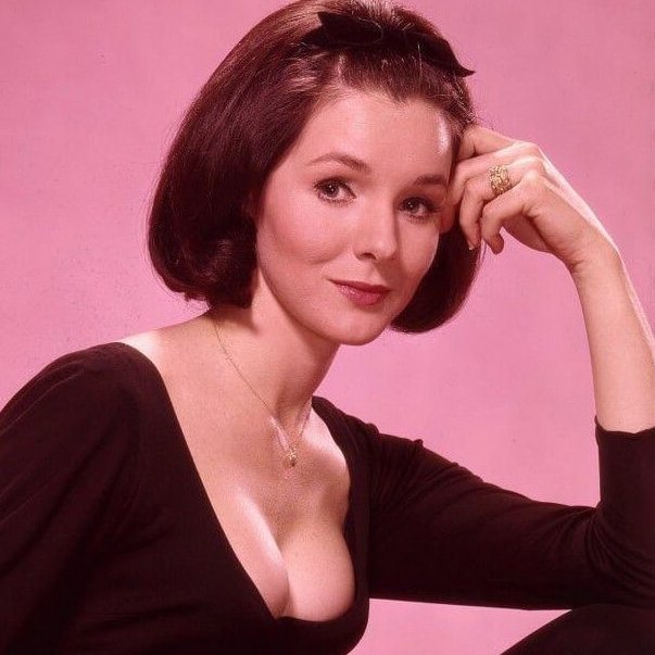 DrBuzz_Forensic's tweet image. Actress Kathryn Hays was #BornOnThisDay, July 26, 1933. Having appeared on numerous day & night TV shows during the '60s & '70s, she may be best known for her role as "Gem" on TV's #StarTrek; episode "The Empath" (1968). Battling dementia she passed in 2022 (age 87) #RIP #BOTD