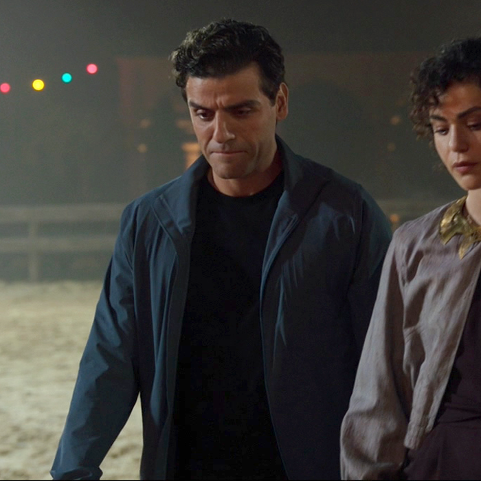 그래서 마크가 좋아했던 재킷은 둘 중 어떤 것이었을까...